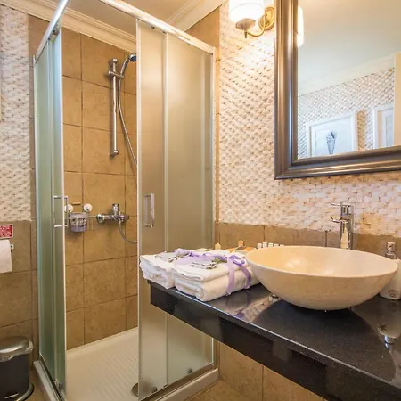 Nautilus Luxury Aparthotel 4*