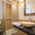 Nautilus Luxury شقة فندقية 4*